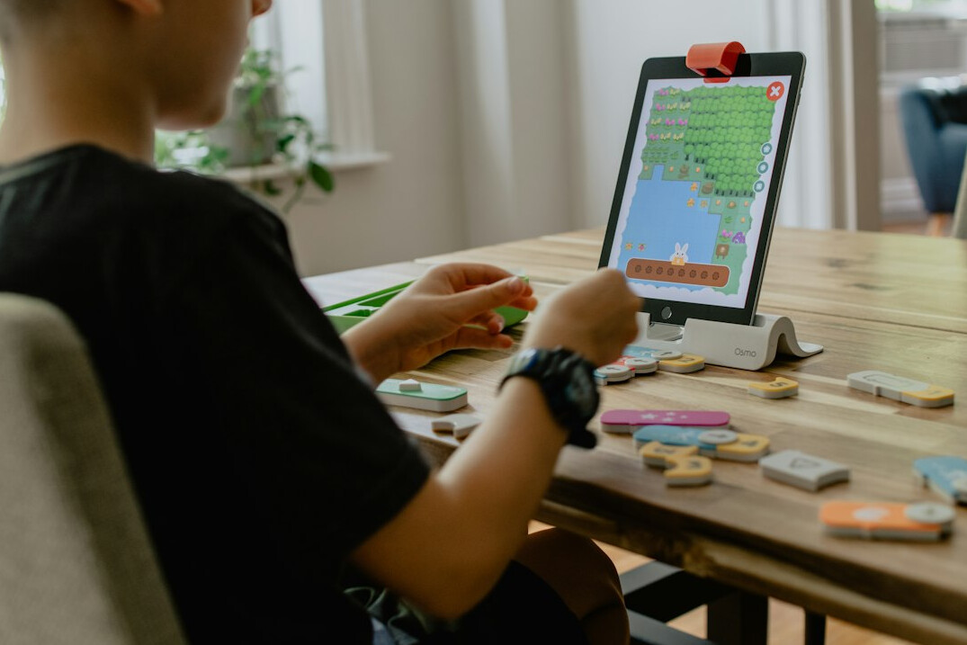 student taking online coding course